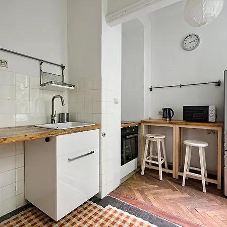 Urban Nest Group - Wilcza 69